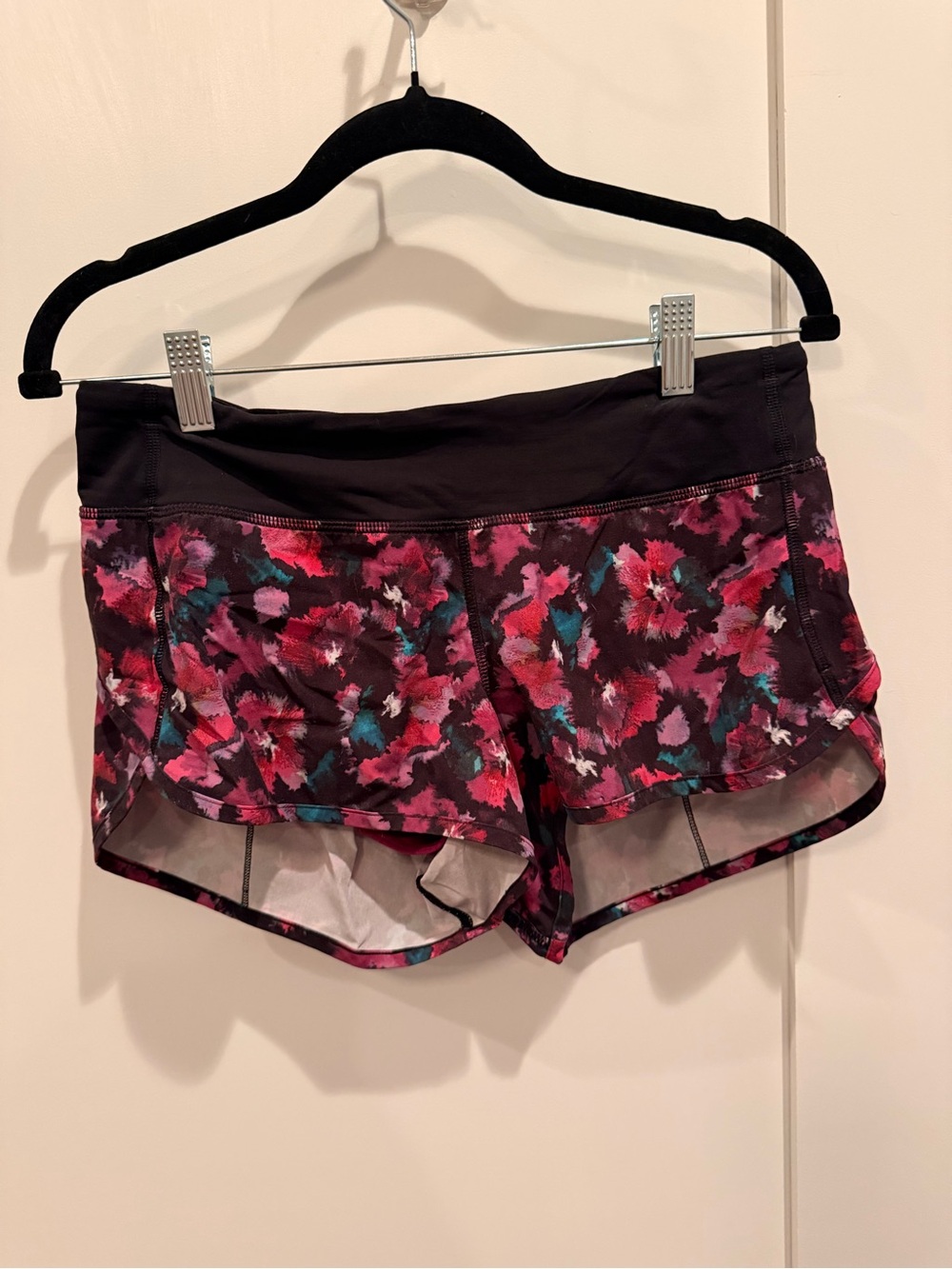 Lululemon Speed Shorts Size 6 2.5” Pink Floral Abstract Print